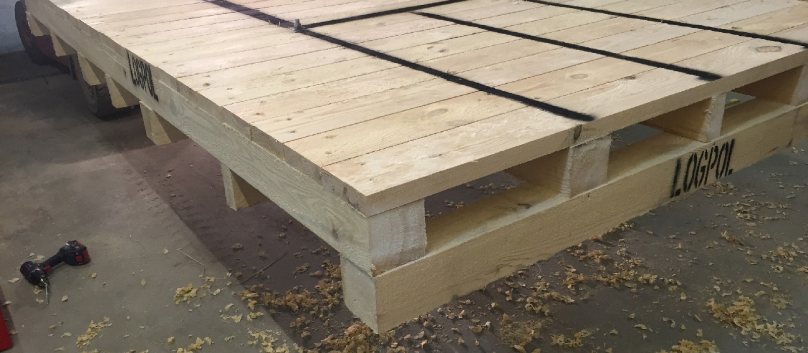Schwerlastpalette—für-Spulen-als-verschraubte-Holzkonstruktion