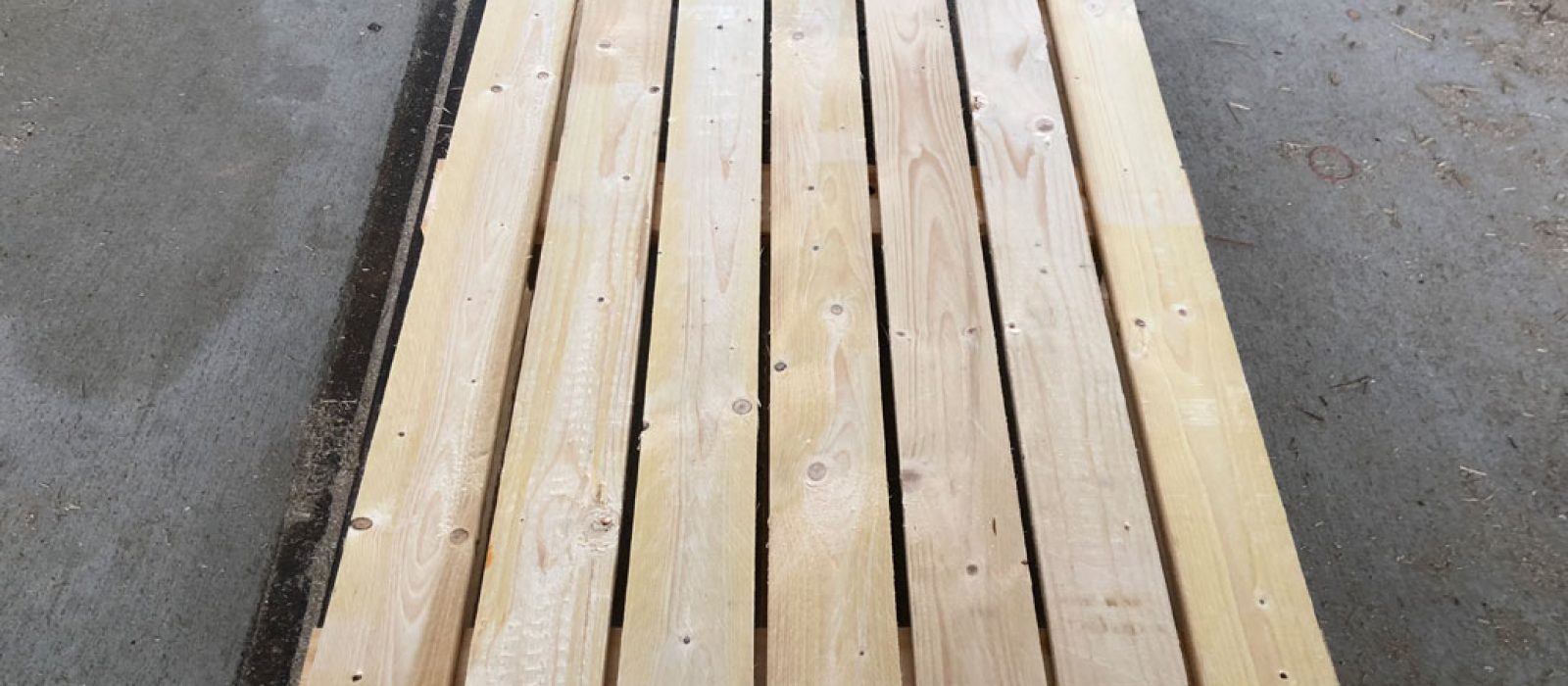 Holzpalette-1200×800-eingerücktes-Deckblatt-LOGPOL