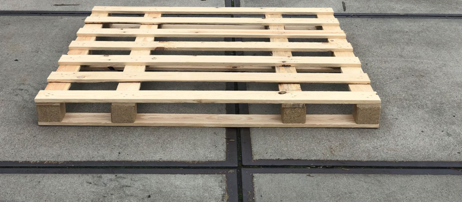 Holzpalette-1400×1400-7-Deck-LOGPOL