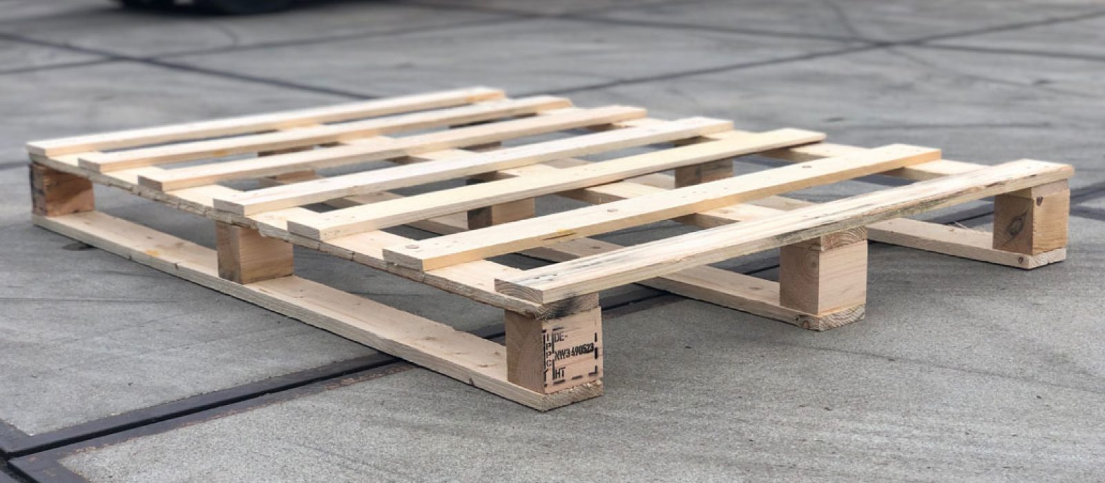 Holzpalette-1600×1200-Quer-Deck-LOGPOL